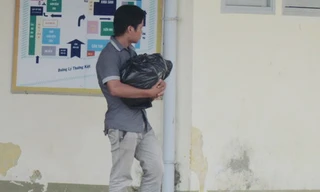 Cha bồng thi thể con gái sơ sinh bắt đền bệnh viện