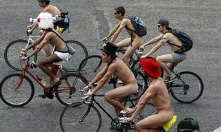Khỏa thân đi xe đạp ở Mexico City