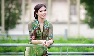 Ngọc Hân xinh đẹp rạng ngời làm MC ở Pháp