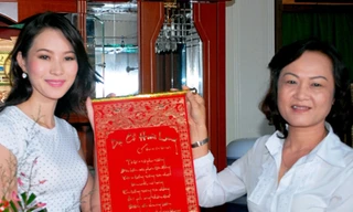 Hoa hậu Đặng Thu Thảo tặng hai tấn gạo cho bếp ăn từ thiện