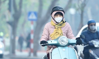 Hà Nội rét nhất từ đầu đông, mặc 'tầng tầng lớp lớp' áo vẫn lạnh run