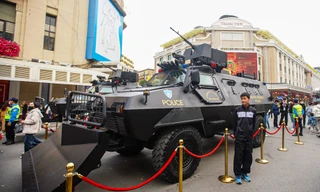 Cận cảnh dàn khí tài, xe bọc thép được Bộ Công An trưng bày bên hồ Hoàn Kiếm