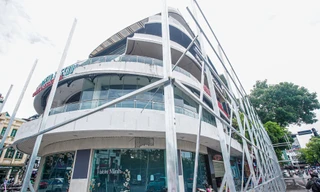 Hà Nội dựng rào chắn chuẩn bị phá dỡ tòa nhà Hàm cá mập