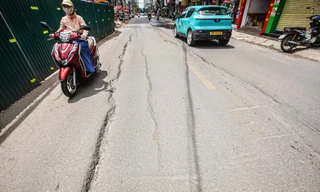 Cận cảnh mặt đường Nguyễn Tuân bị sụt lún, nứt toác