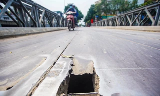 Cận cảnh những cây cầu xuống cấp, hoen rỉ ở Hà Nội