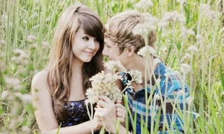 Làm gì khi “người ấy” không muốn khoe tình cảm?