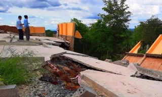 Hiện trường công trình bị sập sau mưa