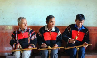 Kỳ lạ chiêng tre của người Ê Đê kết nối thần linh