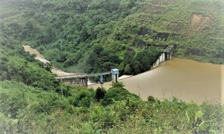 Một cửa nhận nước của thủy điện Đắk R’tih. Ảnh: A.B