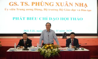 Bộ trưởng Phùng Xuân Nhạ phát biểu tại hội thảo
