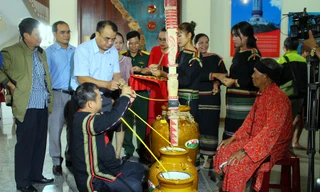 Ché có mặt trong lễ cúng sức khỏe.