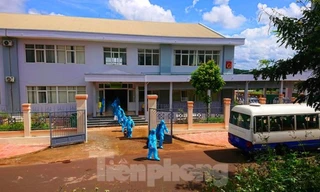 Chuyển nữ sinh mắc COVID-19 và các trường hợp tiếp xúc gần qua bệnh viện khác điều trị