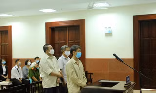 Các bị cáo tại phiên tòa sáng nay 25/5.