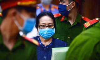 Bà Bạch Diệp phản tố, cho rằng mình bị lừa.
