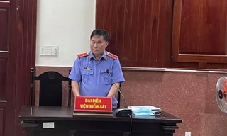 Kiểm sát viên cao cấp Nguyễn Mậu Hưng - Đại diện Viện KSND cấp cao tại TPHCM đã đề nghị hủy toàn bộ bản án sơ thẩm.