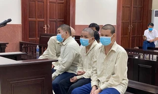 Các bị cáo tại phiên tòa phúc thẩm ngày 4/5. Ảnh: T.M