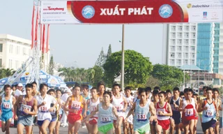 Các VĐV xuất phát trong cuộc đua tại Nha Trang năm 2009 Ảnh: T.Vũ