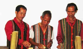 Đàn đá 2.000 năm bên suối Đăk Kar