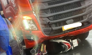 Va chạm xe đầu kéo, người phụ nữ cùng 2 con nhỏ tử vong