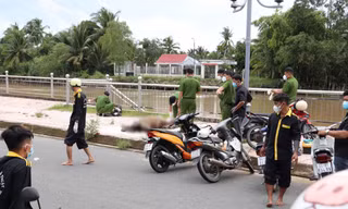 Phát hiện thi thể nam giới đang phân huỷ trên sông ở Vĩnh Long