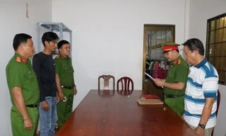 Tự xưng đại ca xã đảo để thu phí 'bảo kê' của thương lái mua tôm