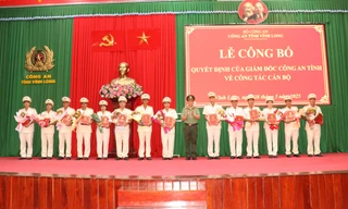 40 cán bộ Công an tỉnh Vĩnh Long nghỉ hưu trước tuổi