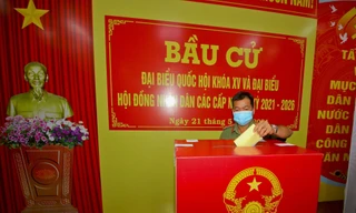 Hậu Giang tổ chức bầu cử sớm tại 10 khu vực cho lực lượng công an, quân đội