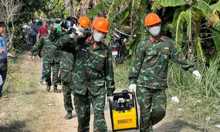 Vụ bé trai rơi xuống hố bê tông 35m: Lực lượng công binh vào cuộc giải cứu 