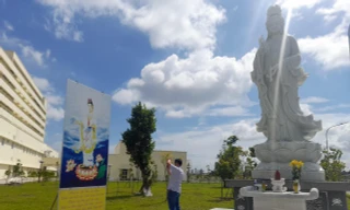 Tượng Phật cao 5m trong khuôn viên bệnh viện 1.600 tỷ đồng ở Trà Vinh