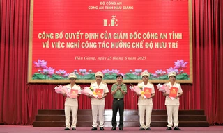 4 lãnh đạo cấp phòng Công an Hậu Giang nghỉ hưu trước tuổi