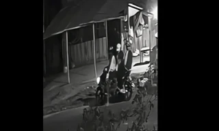 Thực hư clip 2 nam thanh niên vào nhà chở thiếu nữ 15 tuổi đi mất lúc nửa đêm