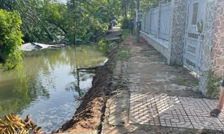 Lại sạt lở tại Hậu Giang làm mất đường giao thông 