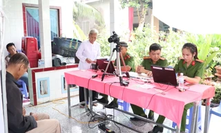 Công an Vĩnh Long đẩy nhanh tiến độ đăng ký, kích hoạt tài khoản định danh điện tử
