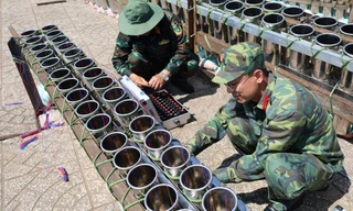 Bên trong trận địa pháo hoa tầm cao ở Cần Thơ trước giờ khai hỏa