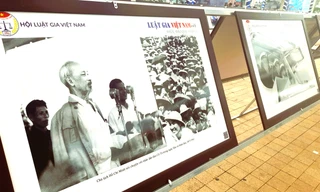 Trưng bày tài liệu, ảnh quý về Bác Hồ, biển đảo tại Cần Thơ 