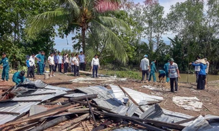 Cần Thơ: Mưa đá, giông lốc làm một người tử vong, hàng chục căn nhà hư hỏng