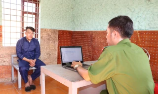 Tên cướp trả lại nạn nhân điện thoại vì cài mật khẩu 