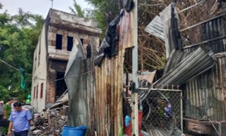 Cháy nhà trong đêm, hai cha con tử vong