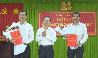Trao quyết định của Ban Thường vụ Tỉnh ủy Trà Vinh về công tác cán bộ