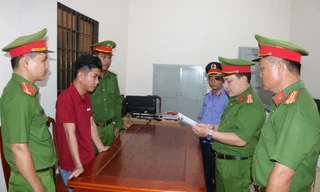 Bắt hai cha con phối hợp lừa người phụ nữ hơn 10 tỷ đồng