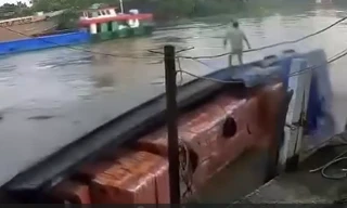 Chìm ghe chở gạch, một người mất tích