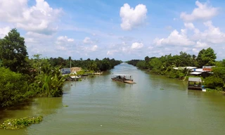 Bến phà hoạt động không phép, không chấp hành xử phạt vẫn chở khách