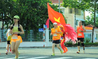 Hơn 5.000 vận động viên chạy tại Mekong Delta Marathon lần thứ 6