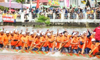 Sôi nổi giải đua ghe Ngo tỉnh Trà Vinh mở rộng