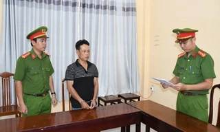 'Cò' bệnh viện vừa ra tù lại bị khởi tố vì cầm dao định tấn công bảo vệ