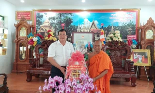 Lãnh đạo tỉnh Kiên Giang, Trà Vinh thăm, chúc mừng lễ Sene ĐôlTa của đồng bào Khmer