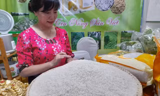 Giá gạo Việt Nam tăng vượt Thái Lan, gạo 100% tấm 'cháy' hàng