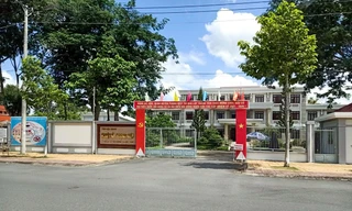 Trụ sở Huyện ủy, Trung tâm văn hóa xã thi công xong hơn 1 năm mới đấu thầu