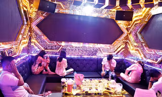 Hàng chục nam nữ mở 'tiệc ma túy' tại phòng VIP quán karaoke