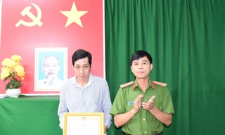 Dũng cảm lao mình xuống sông cứu người